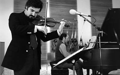 [Pinchas Zukerman with Marc Neikrug playing on Saint Paul Sunday in 1981.]